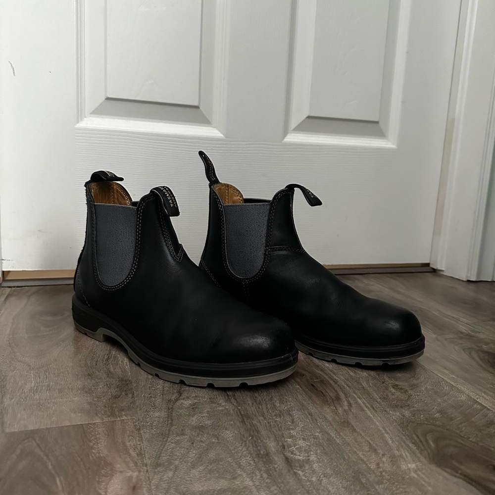 Black Leather Blundstones (AUS 7)